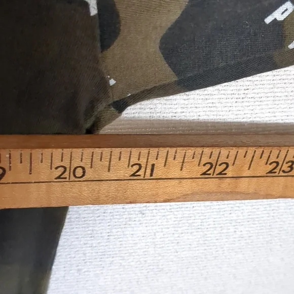 Victoria Secret PINK Camo Long Sleeve T Shirt W/ Pocket Size Small EUC - Picture 11 of 11